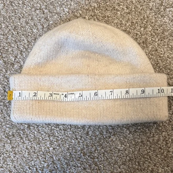 Everlane The Felted Merino Beanie Heathered Oat Unisex - Picture 4 of 5